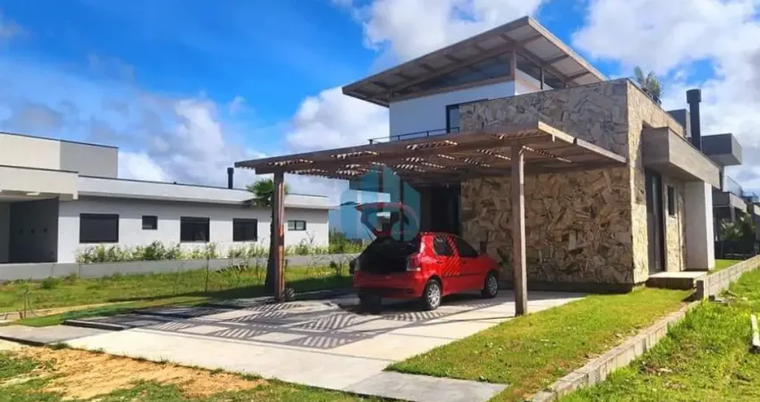 Linda Casa de Alto Padrão, em Condomínio Fechado, Condomínio Rosa Internacional, Praia do Rosa | Imbituba - SC