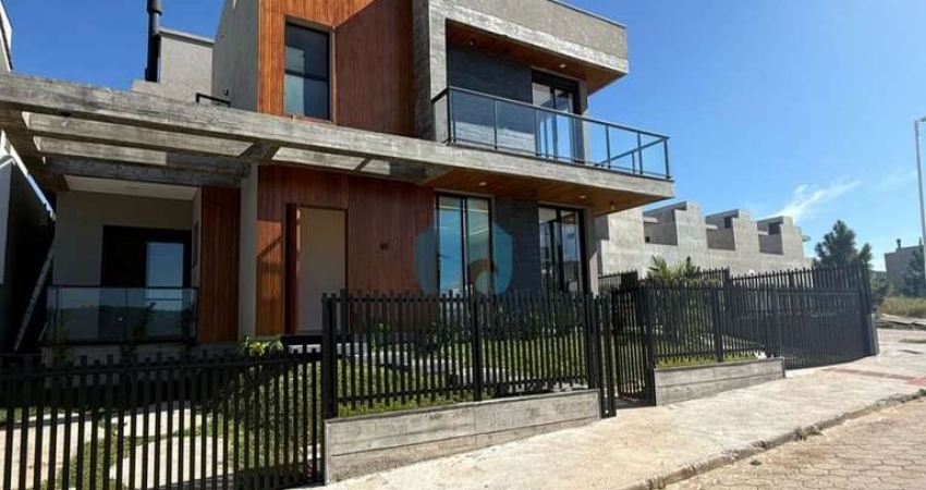 Linda Casa de Alto Padrão, a 1 km da Praia Central, Loteamento Longarone, Ferraz | Garopaba - SC