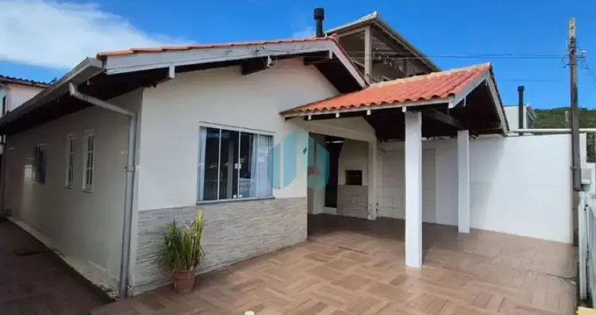 Casa Térrea a 500 m da Praia Central, Centro | Garopaba - SC