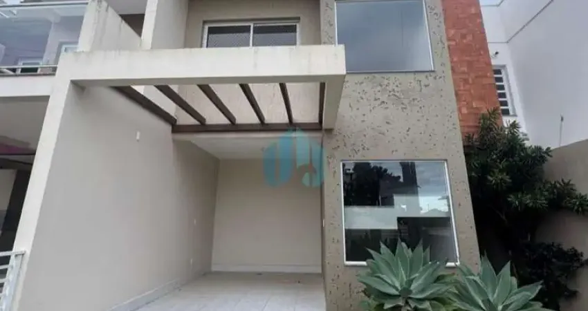 Linda Casa a 2 km do Centro e Praia Central, Próxima de Todo Comércio, Ferraz | Garopaba - SC
