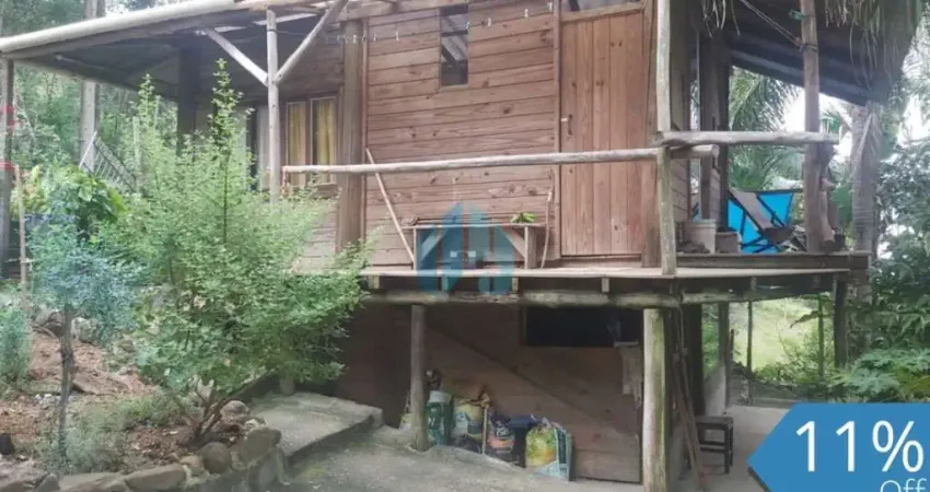 Casa em amplo terreno, com acesso à cachoeira, encantada | garopaba - sc