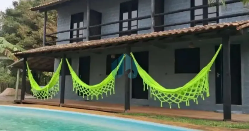 Linda pousada no centro da praia do rosa, próxima ao pico da tribo, em imbituba