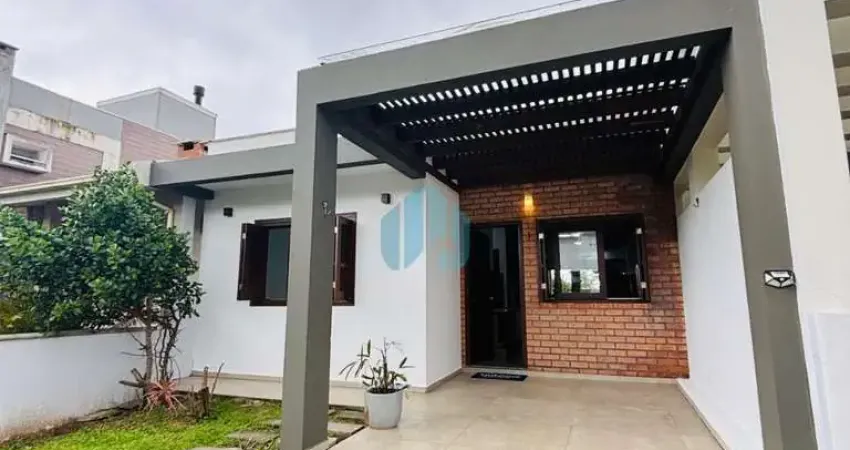 Bela casa térra mobiliada, a 5 km do centro de garopaba e das praias da região, loteamento pedra branca, areias de palhocinha, garopaba - sc