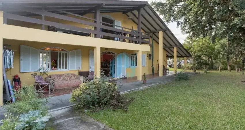 Bela casa a 3 minutos de caminhada da praia, ferrugem | garopaba - sc