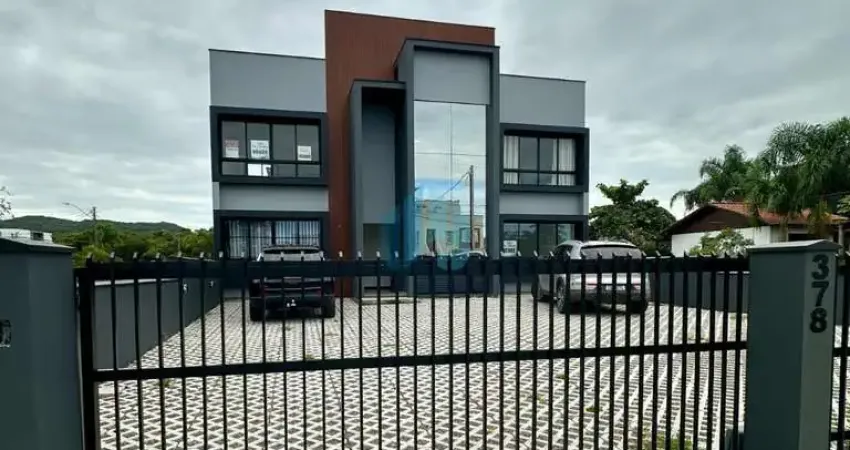Belos apartamentos localizados no loteamento vila do campo, em garopaba!
