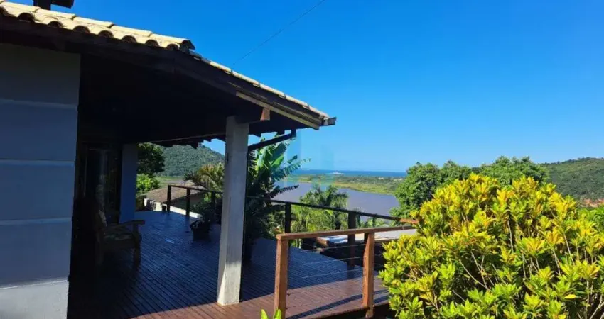 Bela casa com vista p/ lagoa, mar e nascer do sol, costa de macacu | garopaba - sc