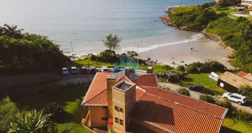 Linda Casa na Praia da Vigia, com Vista Permanente, de Frente p/ Mar, Vigia | Garopaba - SC