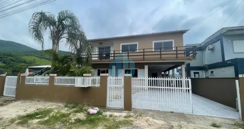 Ampla Casa Próxima ao Centro da Cidade, Ambrósio | Garopaba - SC