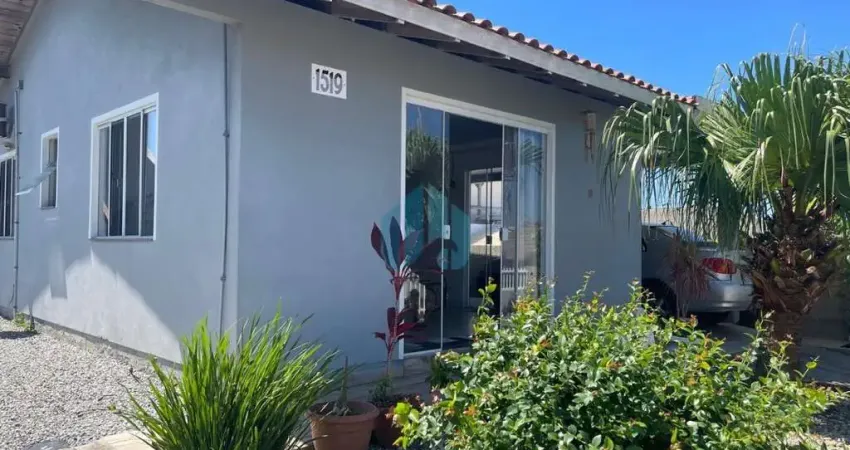 Ótima Casa ao Lado do Centro da Cidade, Pinguirito | Garopaba - SC