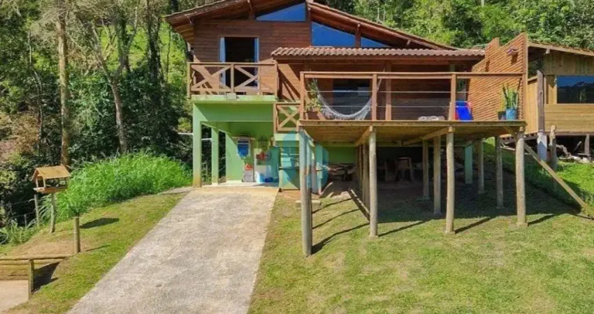 Casa Mista com Bela Vista, em Meio à Natureza, Encantada | Garopaba - SC