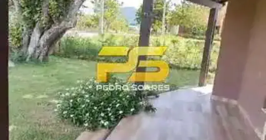 CASA A VENDA DE PORTEIRA FECHADA COM 253m² CONSTRUÍDA EM CONDOMÍNIO