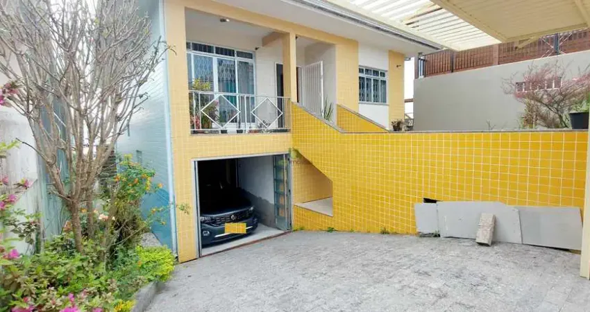 Casa para vendade com  de 321m² averbado,  terreno com 504m² frente para duas ruas.