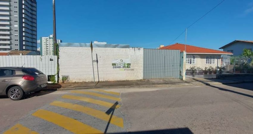 Terreno à venda no Barreiros, São José 