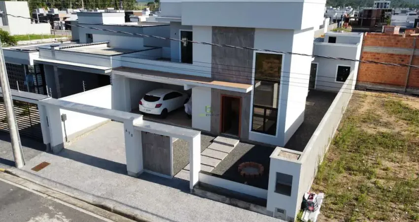 Casa a venda em Tijucas, Casa de alto padrão a venda em Tijucas. Casa a venda com 3 quartos. Financiamento Facilitado. Agende sua Visita Agora!