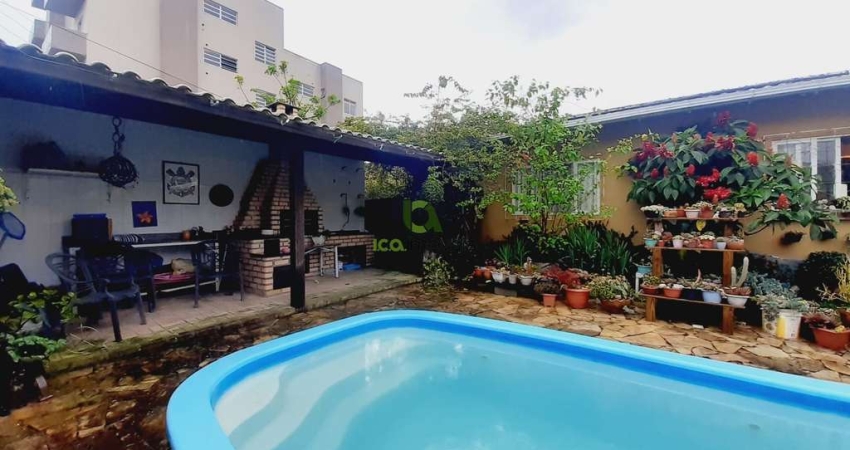CASA  FINANCIÁVEL COM 4 DORMITÓRIOS E PISCINA EM SÃO JOSÉ FLORIANÓPOLIS