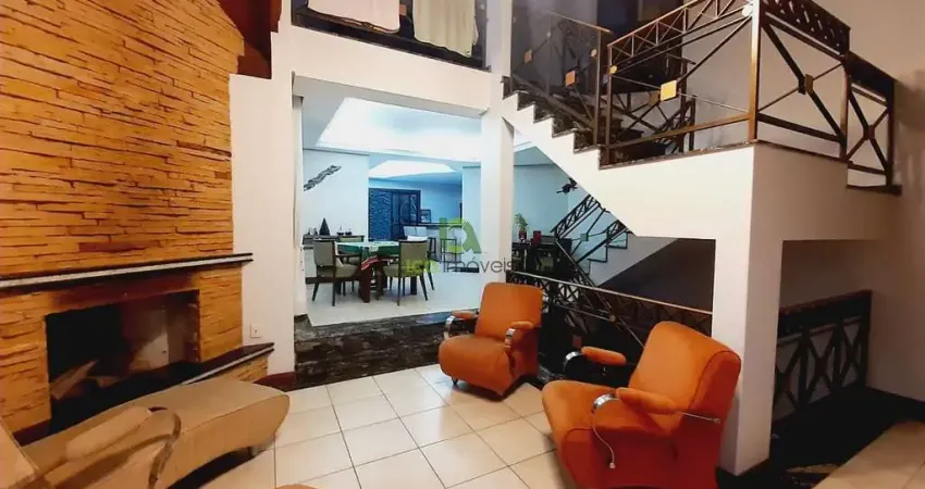 CASA ESPETACULAR COM PISCINA E AQUECIMENTO SOLAR EM FLORIANÓPOLIS