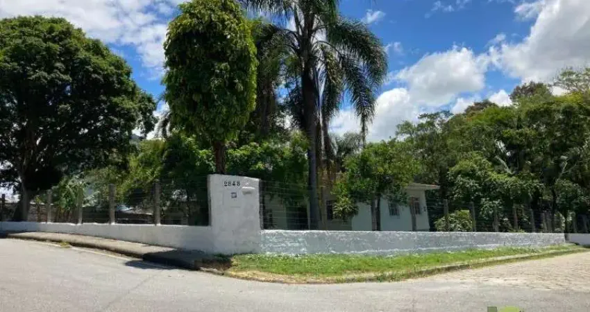 Terreno de Esquina para venda com 1.336m², Casa de Alvenaria e Muito Verde  Uma Oportunidade Única com Viabilidade para 4 Pavimentos!