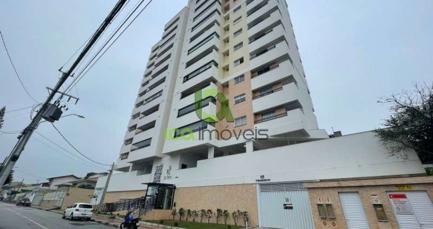 Apartamento à venda no Bairro Ipiranga, São José - SC: 2 quartos, 1 suíte, sacada com churrasqueira e ótima localização!
