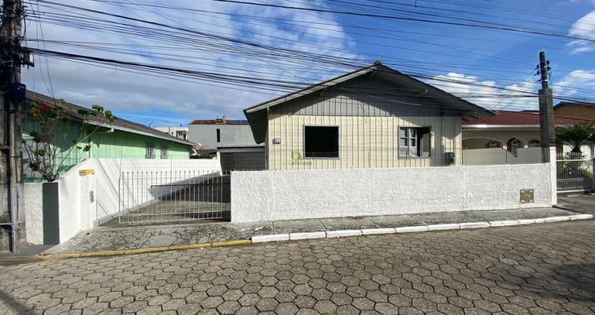 Casa com 3 quartos para alugar no Aririu, Palhoça 