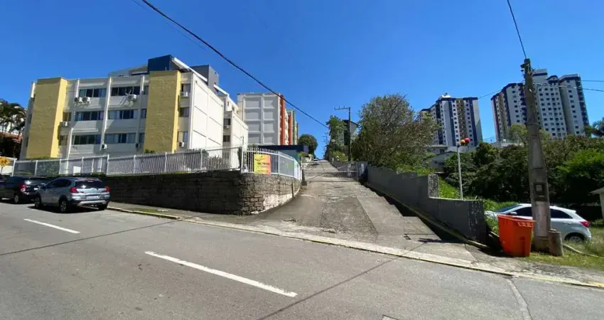 Apartamento à venda no estreito-sc: com 3 quartos na melhor localização do bairro! venha conferir.