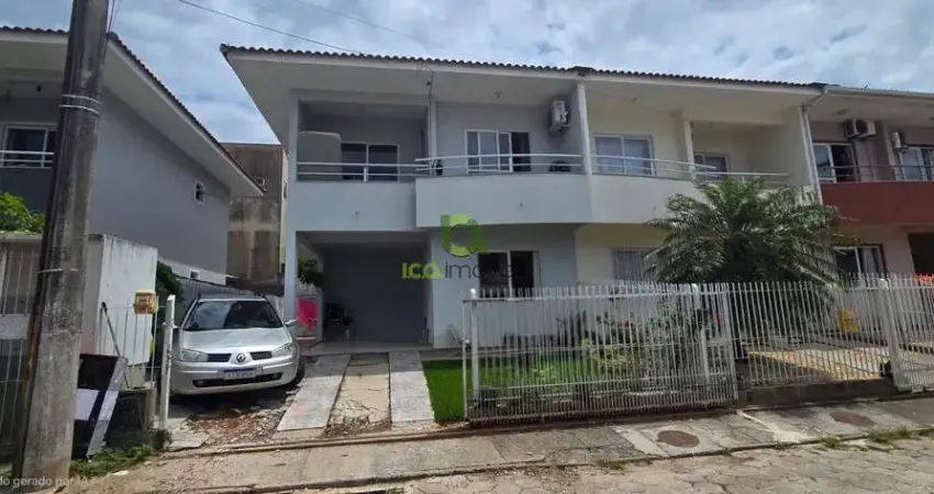 Casa a venda com 03 quartos sendo 01 suíte, 03 banheiros, 2 vagas de garagem