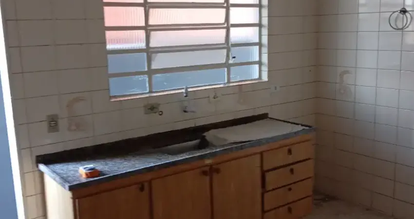 Alugo excelente bem localizada casa de 2 dormitorios no pq conti nental 2