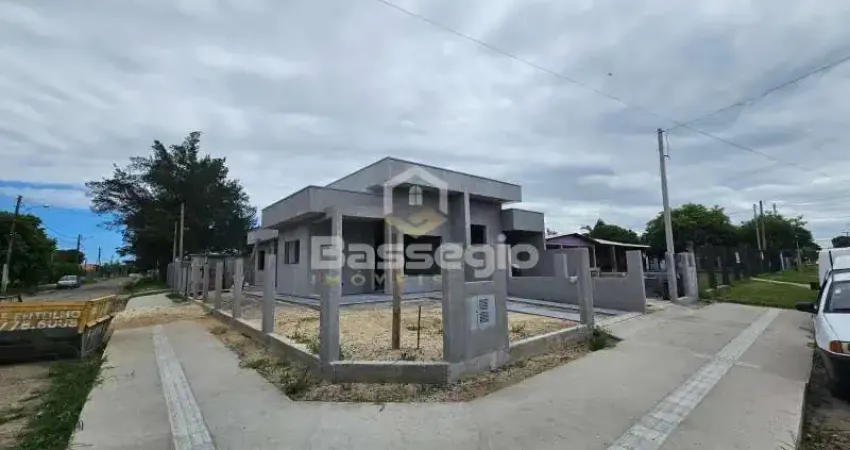 CASA NOVA EM FASE DE ACABAMENTO COM EXCELENTE LOCALIZAÇÃO