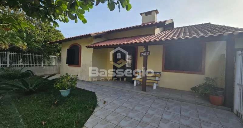 EXCELENTE IMÓVEL EM NOVA TRAMANDAÍ COM 3 QUARTOS E 2 FRENTES