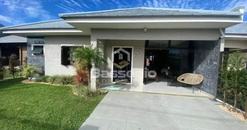 CASA COM PISCINA E COM 3 QUARTOS  EM NOVA TRAMANDAÍ