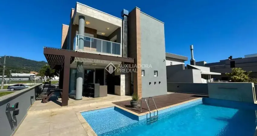 Casa em condomínio fechado com 3 quartos à venda na Rua José Francisco Bernardes, 610, Centro, Camboriú