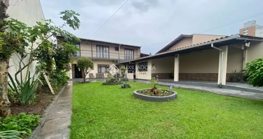 Casa com 2 quartos à venda na Corifeu de Azevedo Marques, 286, São Judas, Itajaí