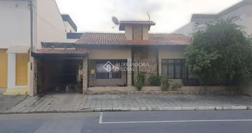 Casa com 3 quartos à venda na Rua 1542, 1111, Centro, Balneário Camboriú
