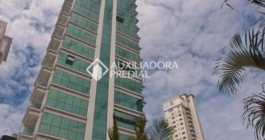 Apartamento com 3 quartos à venda na 1011, 32, Centro, Balneário Camboriú