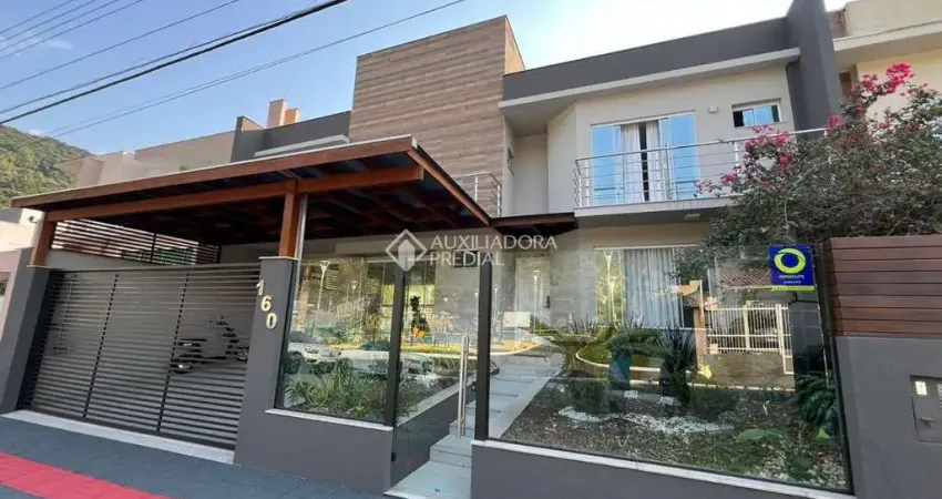 Casa com 4 quartos à venda na Rua Alexandre Alexius Reiser, 160, Ressacada, Itajaí