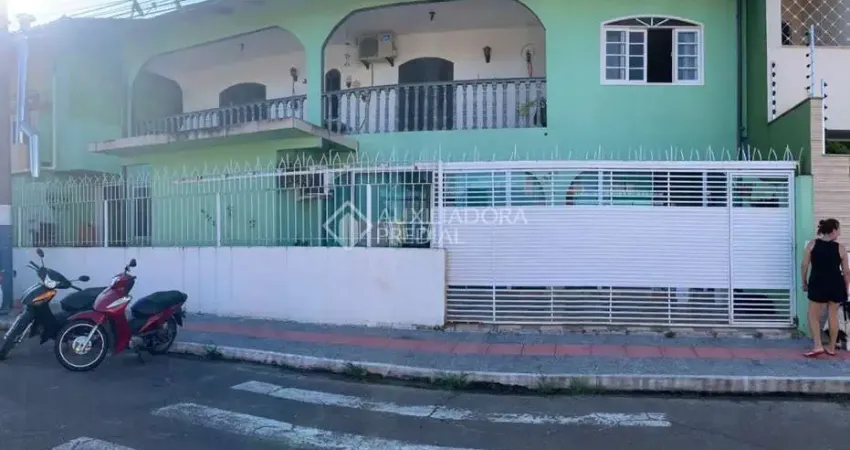 Casa com 3 quartos à venda na Rua 2000, 863, Centro, Balneário Camboriú