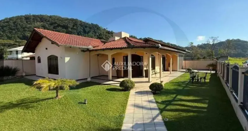 Casa com 3 quartos à venda na Maria Júlia Gaudino, 686, Gravatá, Penha