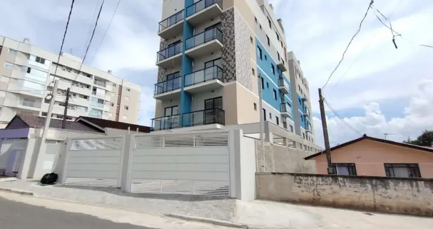 Apartamento duplex novo, com duas vagas de garagem cobertas e terraço com churrasqueira, à venda no