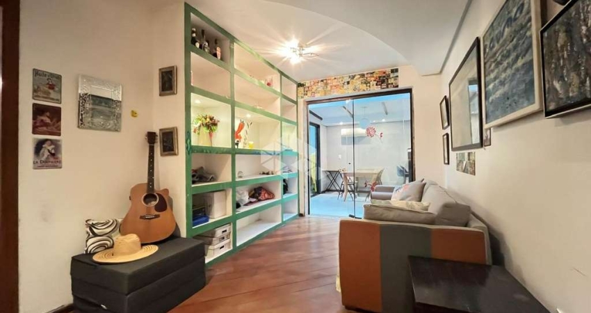 Apartamento a venda de 2 dormitórios, Garden, mobiliado, no Menino Deus.