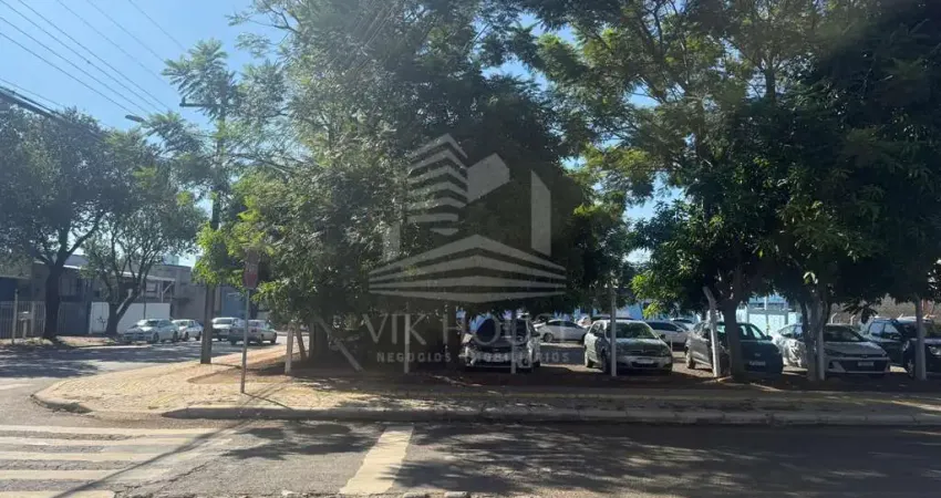 Terreno Comercial de esquina à venda na Avenida Jose Maria de Brito