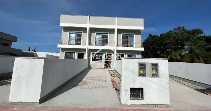 Sobrado alto padrão com 03 quartos, sendo 01 suíte no bairro Aririu em Palhoça - SC