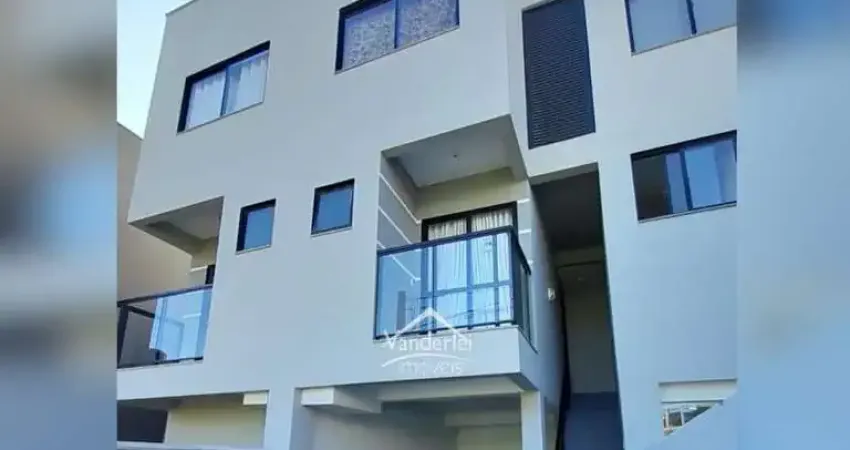 Sobrado Triplex no loteamento Jardins II com 2 quartos, garagem coberta e mobília completa no bairro Bela Vista em Palhoça - SC