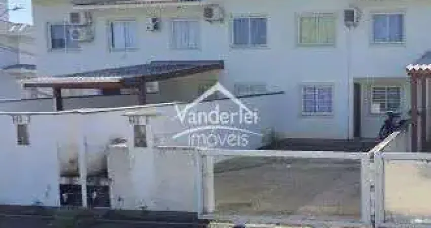 Sobrado com 02 quartos, no bairro Aririu em Palhoça - SC