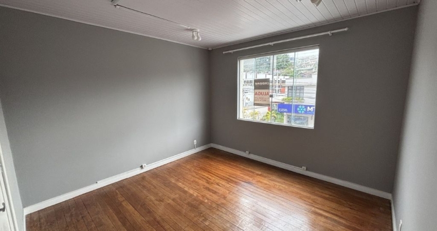 Alugo Sala Comercial com 30m², Bairro Garcia - Blumenau