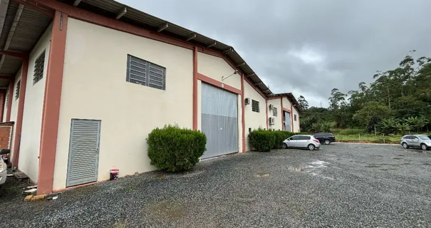 Alugo Ótimo Galpão com 355m², Belchior Baixo - Gaspar