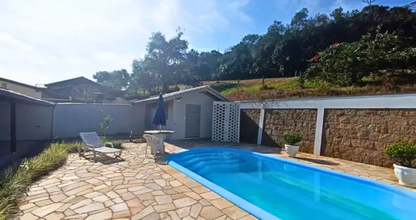 Vendo Casa com Piscina, 02 Quartos, Cidade de Indaial