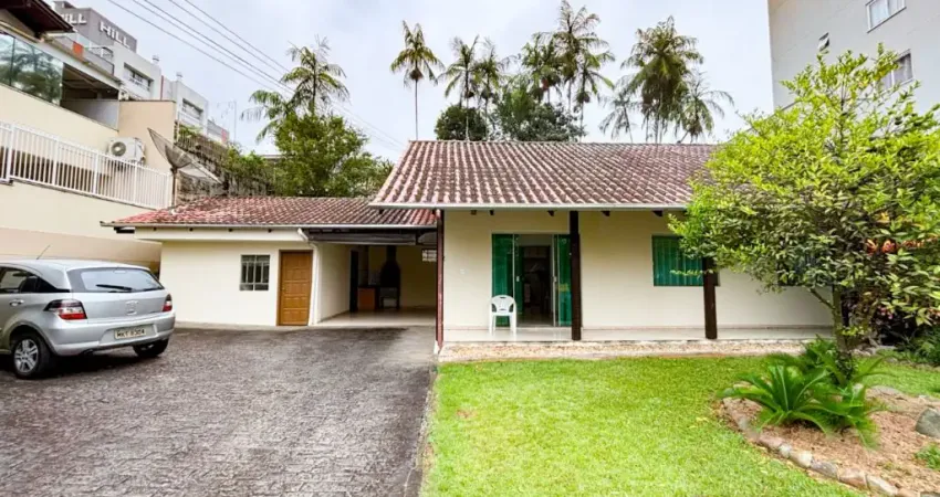 Vendo Casa Semi Mobiliada, 03 Quartos - Bairro Escola Agrícola