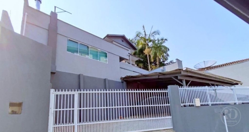 Vendo Casa 3 pavimentos, Bairro Itoupava Norte - Blumenau