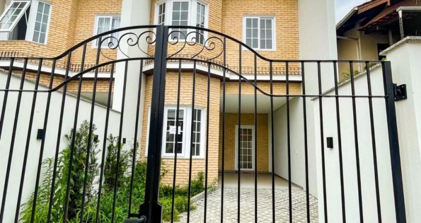 Vendo Lindo Sobrado, 03 Quartos (01 Suíte) - Bairro Água Verde