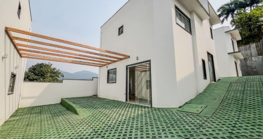 Vendo Sobrado Novo em Condomínio Fechado, Bairro Itoupava Central