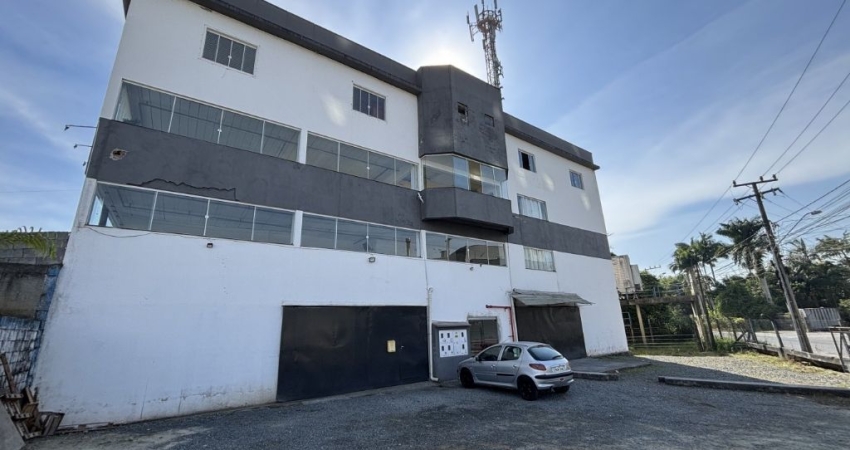 Apartamento para locação no bairro Itoupava Central.